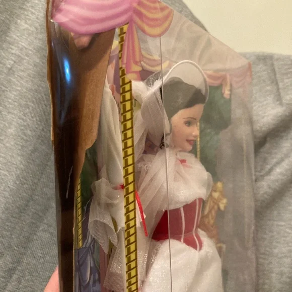 SOLD // Mattel Disney Mary Poppins 2005 Fashion Doll - Collectible Packaging - Picture 12 of 16